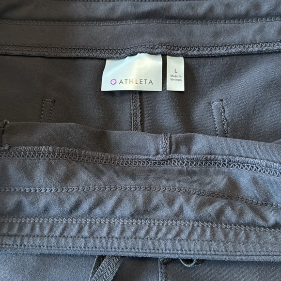 Athleta Women’s Shorts - Size L - Picture 4 of 7